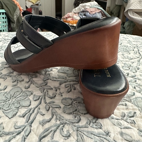 Tuscany and Easy Street navy sandals NWOB Stickers on bottom show no wear. - Picture 3 of 5